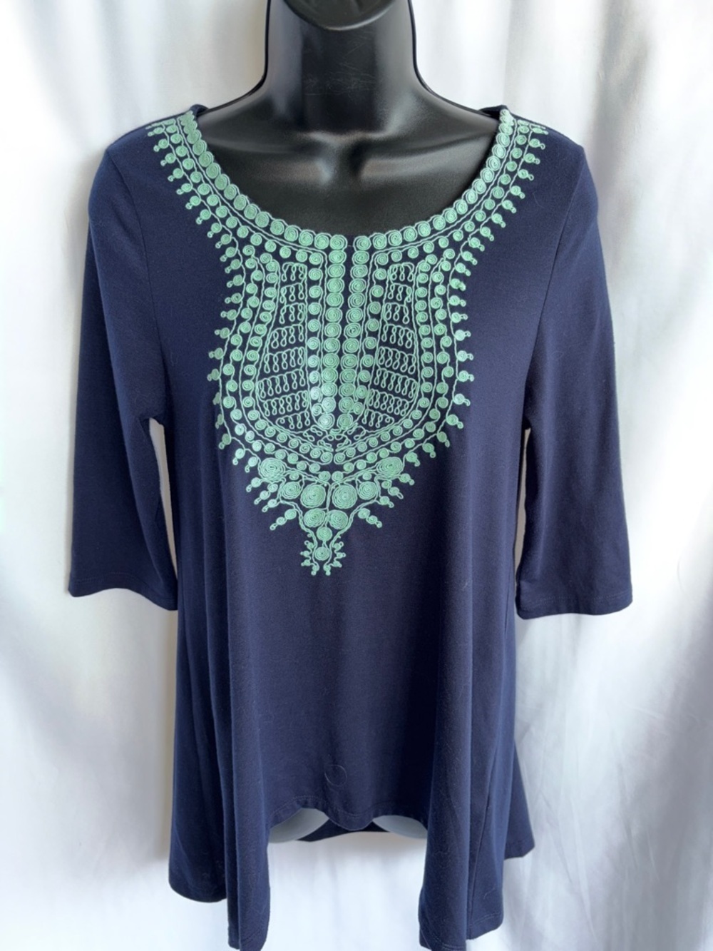 THML navy tunic, high/low w/mint swirl embroidery, sz M, 18” PTP, 30” L back